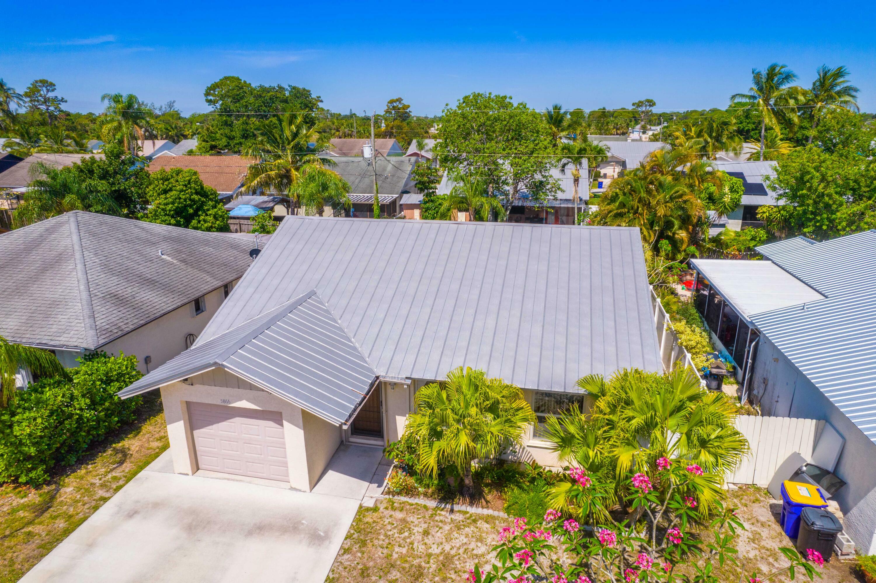 Property Photo: 5866 SE Wilsie Drive FL 34997