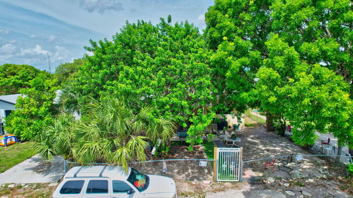 Property Photo: 134 SW 10th Avenue FL 33444