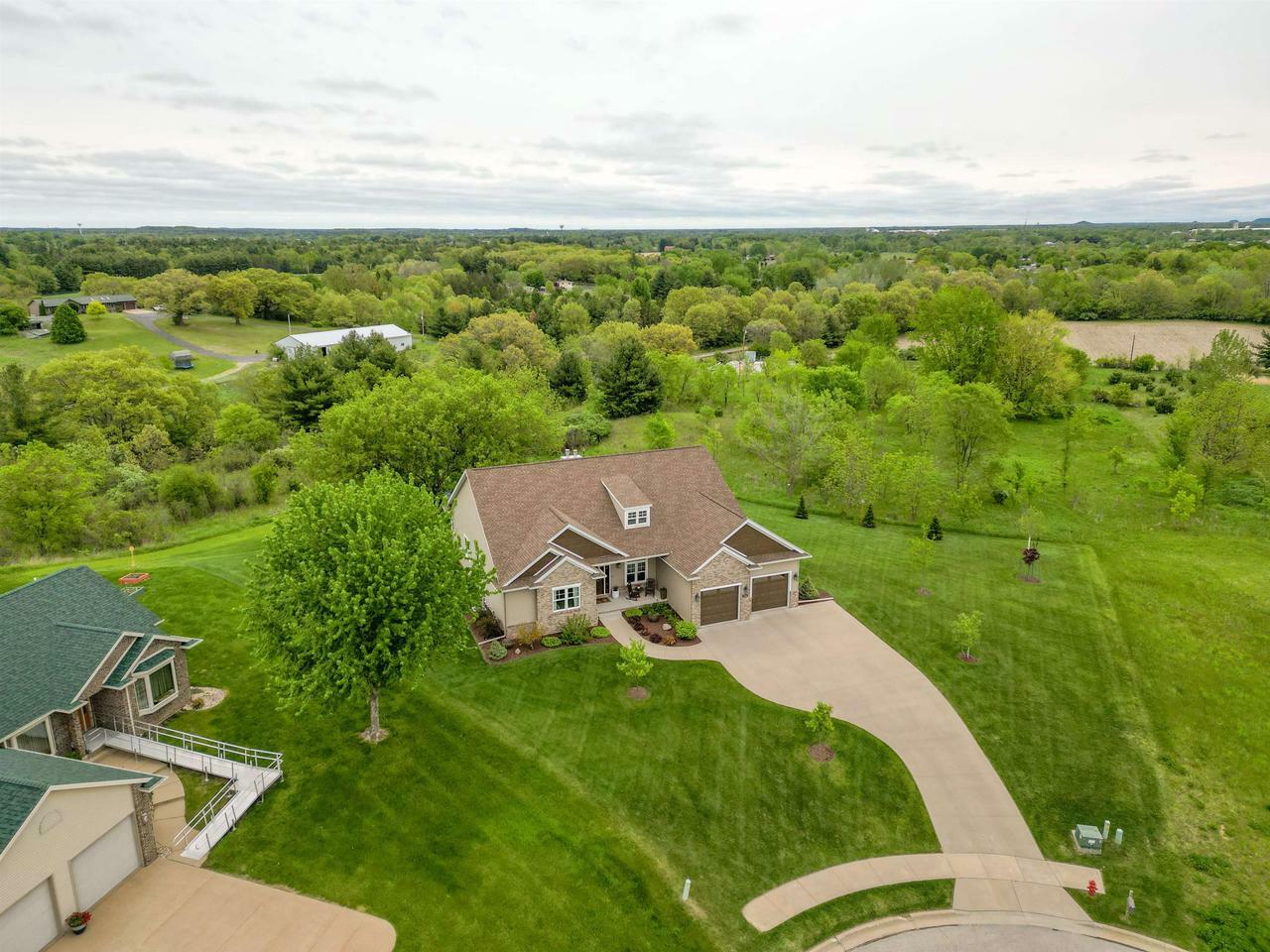 Property Photo: 515 Fieldstone Court WI 54660