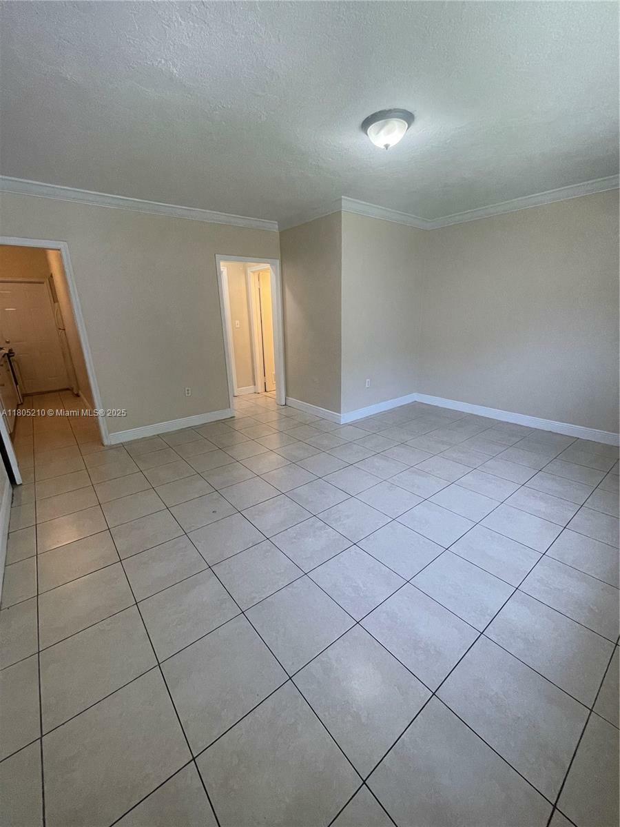 Property Photo: 555 SW 7th St 6 FL 33130