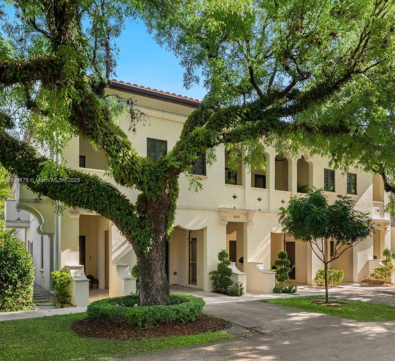 Property Photo: 622 Malaga Ave 622 FL 33134