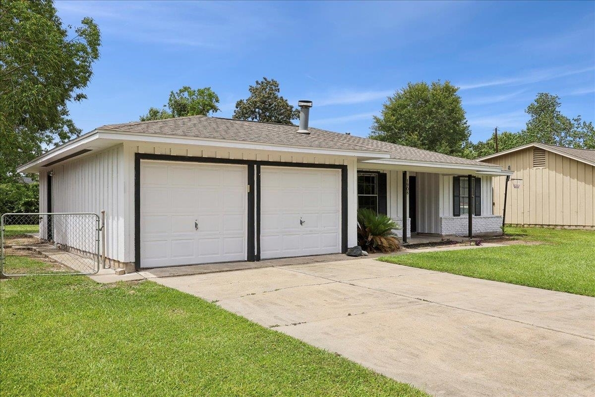 Property Photo: 1908 Maple TX 77632