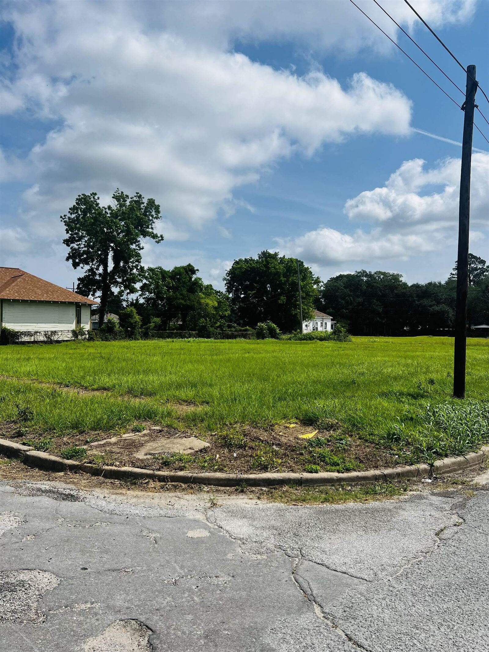 Property Photo: 1090 Live Oak St. TX 77703
