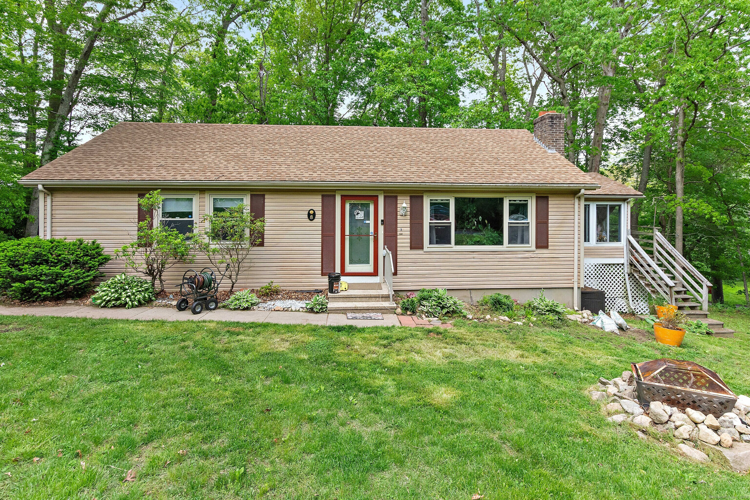 Property Photo: 8 Sycamore Road CT 06357