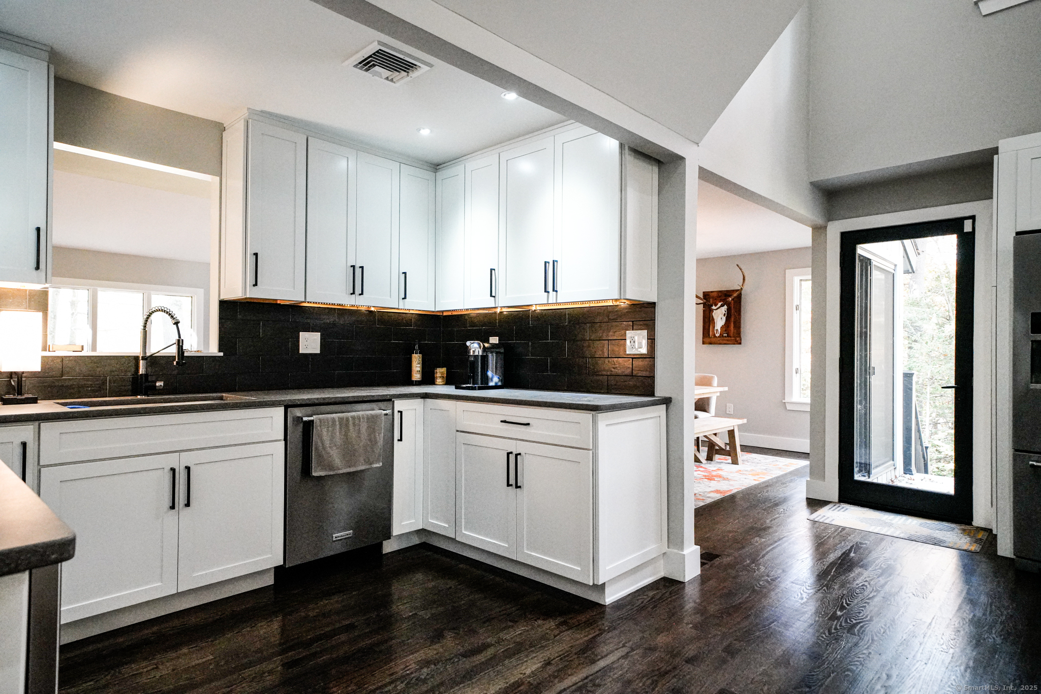 Property Photo: 8 Bruce Lane CT 06001