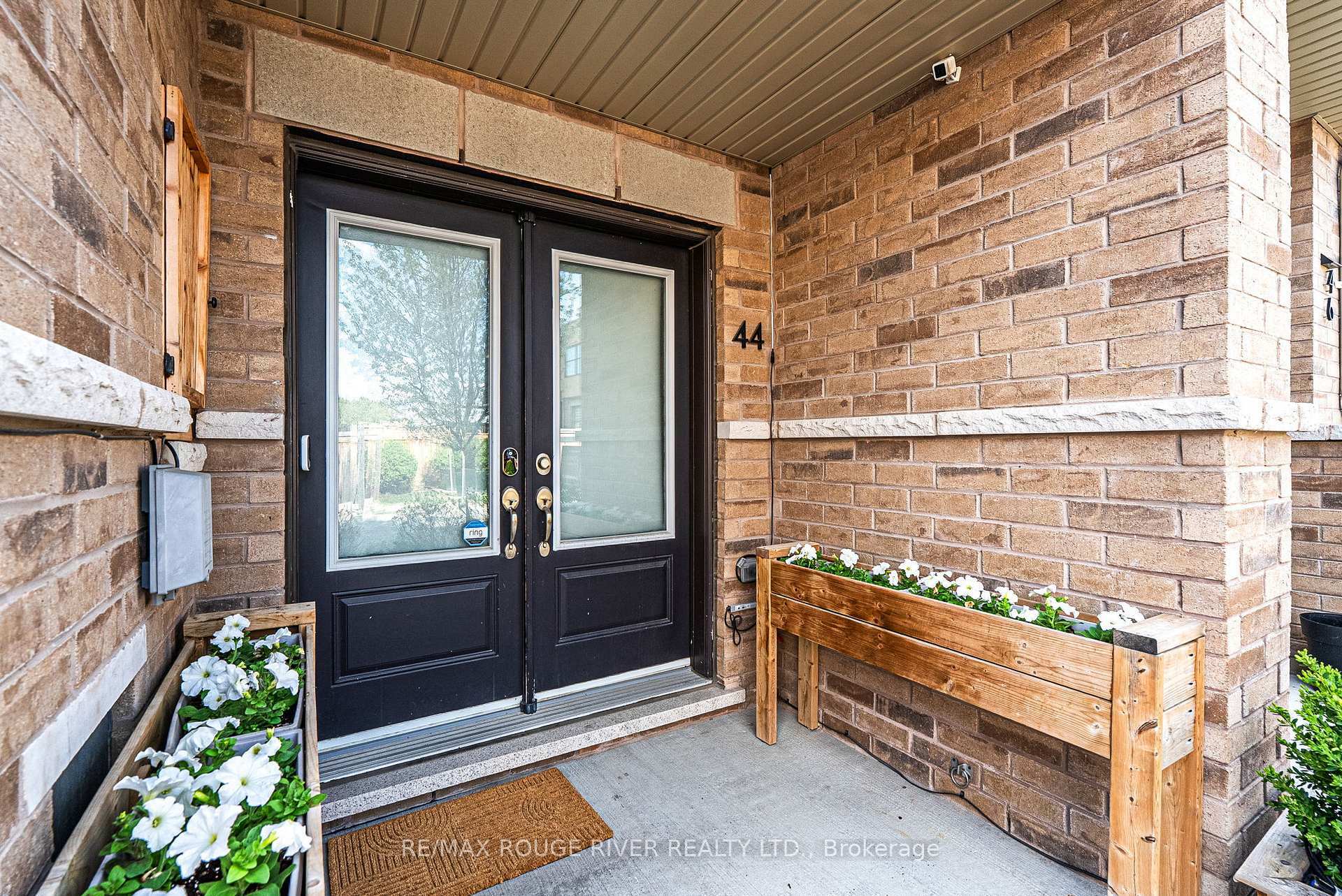 Property Photo: 44 Jerseyville Way ON L1N 0L7