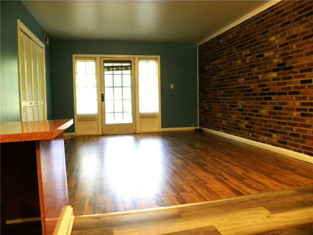 Property Photo: 1080 Chatham Park Dr F PA 15216