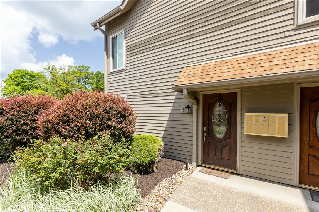 Property Photo: 1265 Norberry Ct 18 PA 16066
