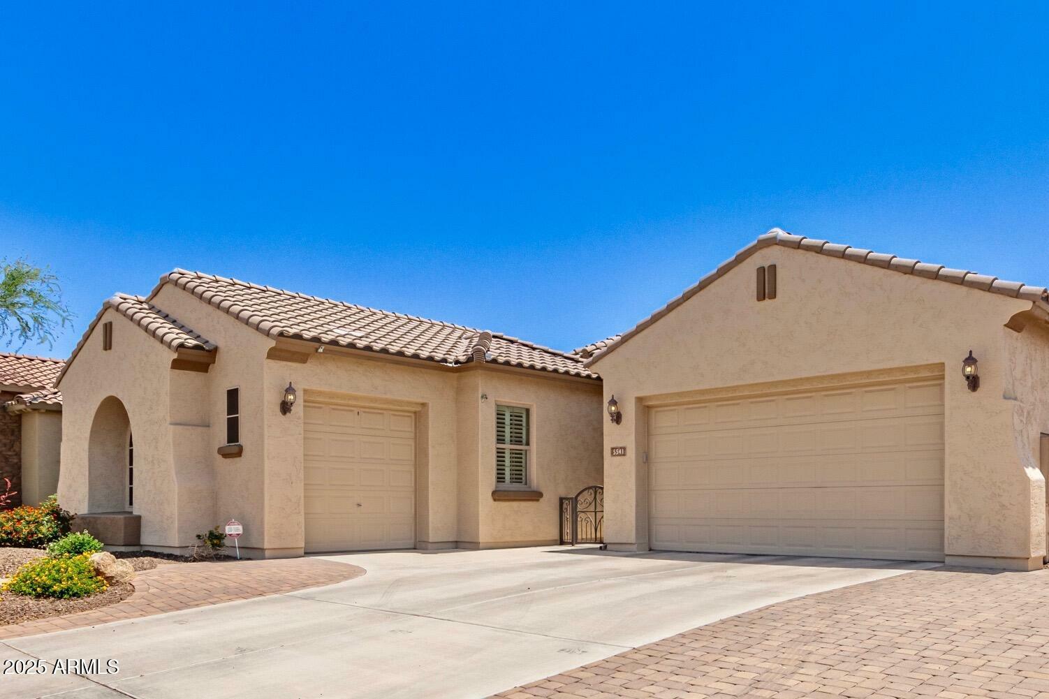 Property Photo: 5541 W Desperado Way AZ 85083