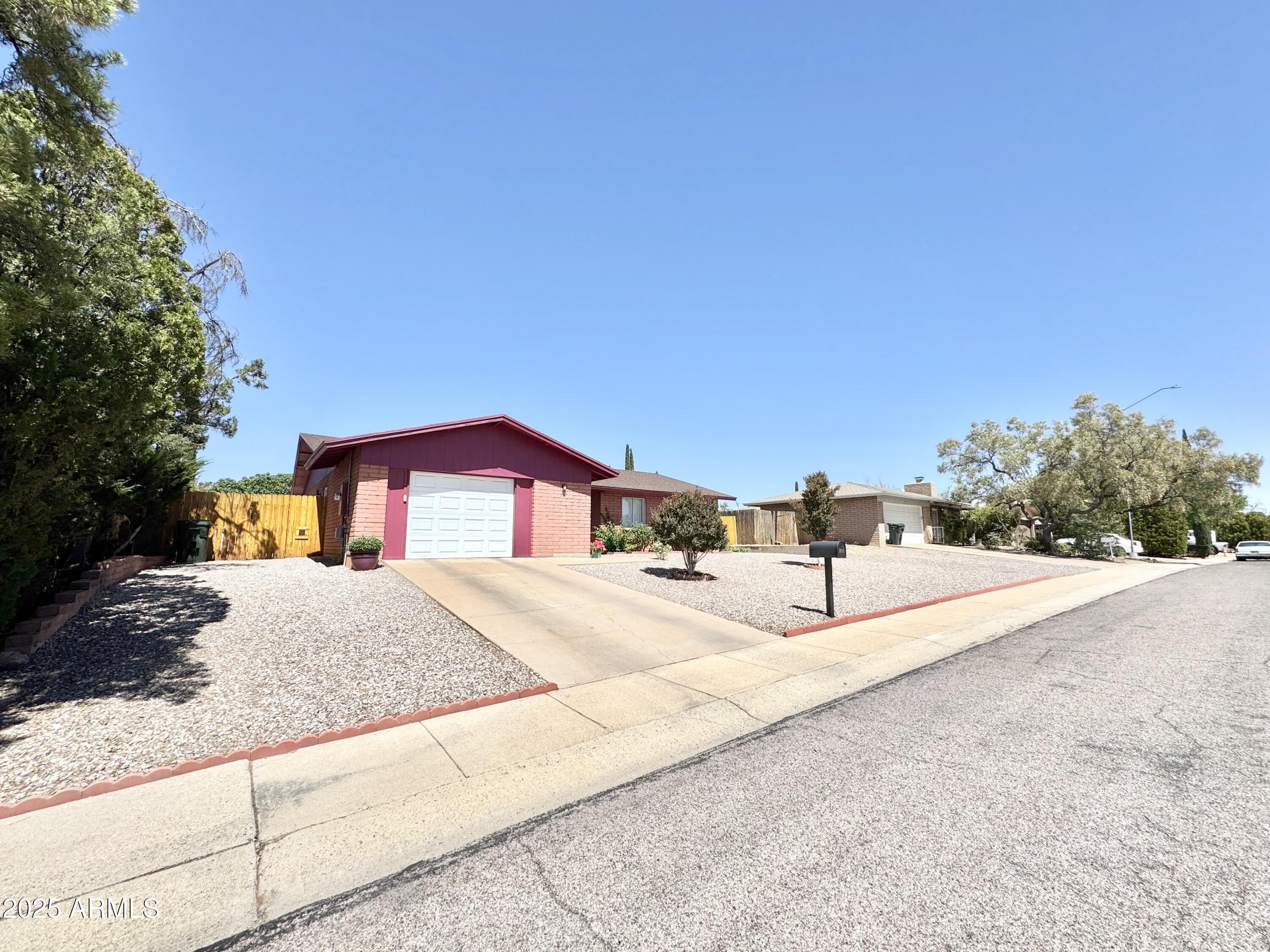 Property Photo:  1081 Cholla Circle  AZ 85635 