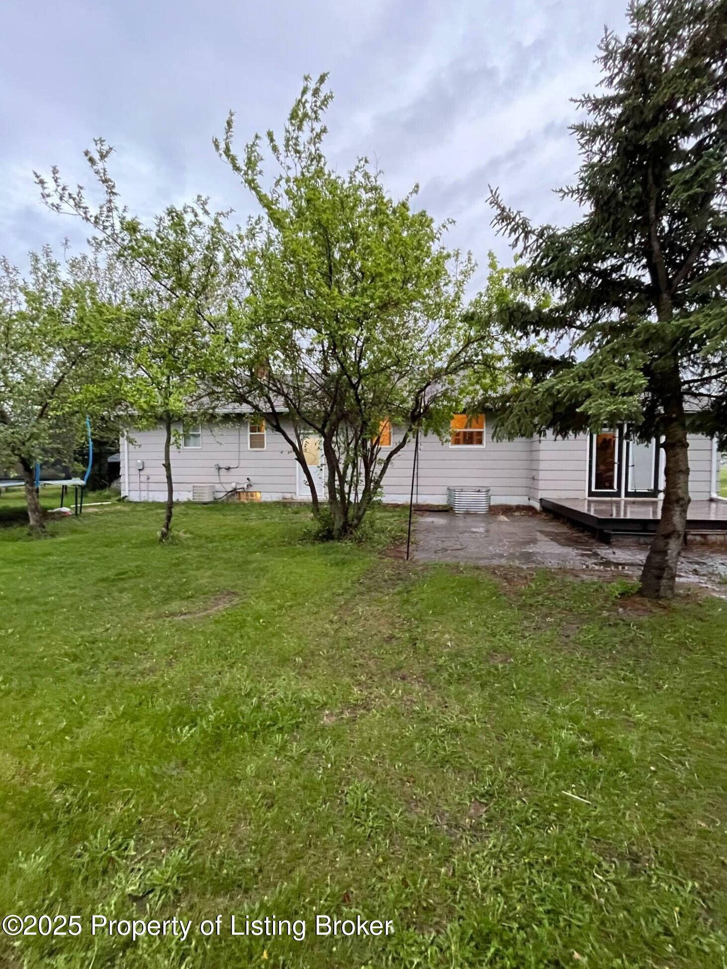 Property Photo:  208 1 1/2 Street NW  ND 58639 