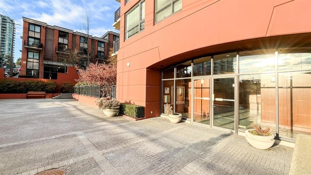 Property Photo: 833 Agnes Street 1208 BC V3M 0B1