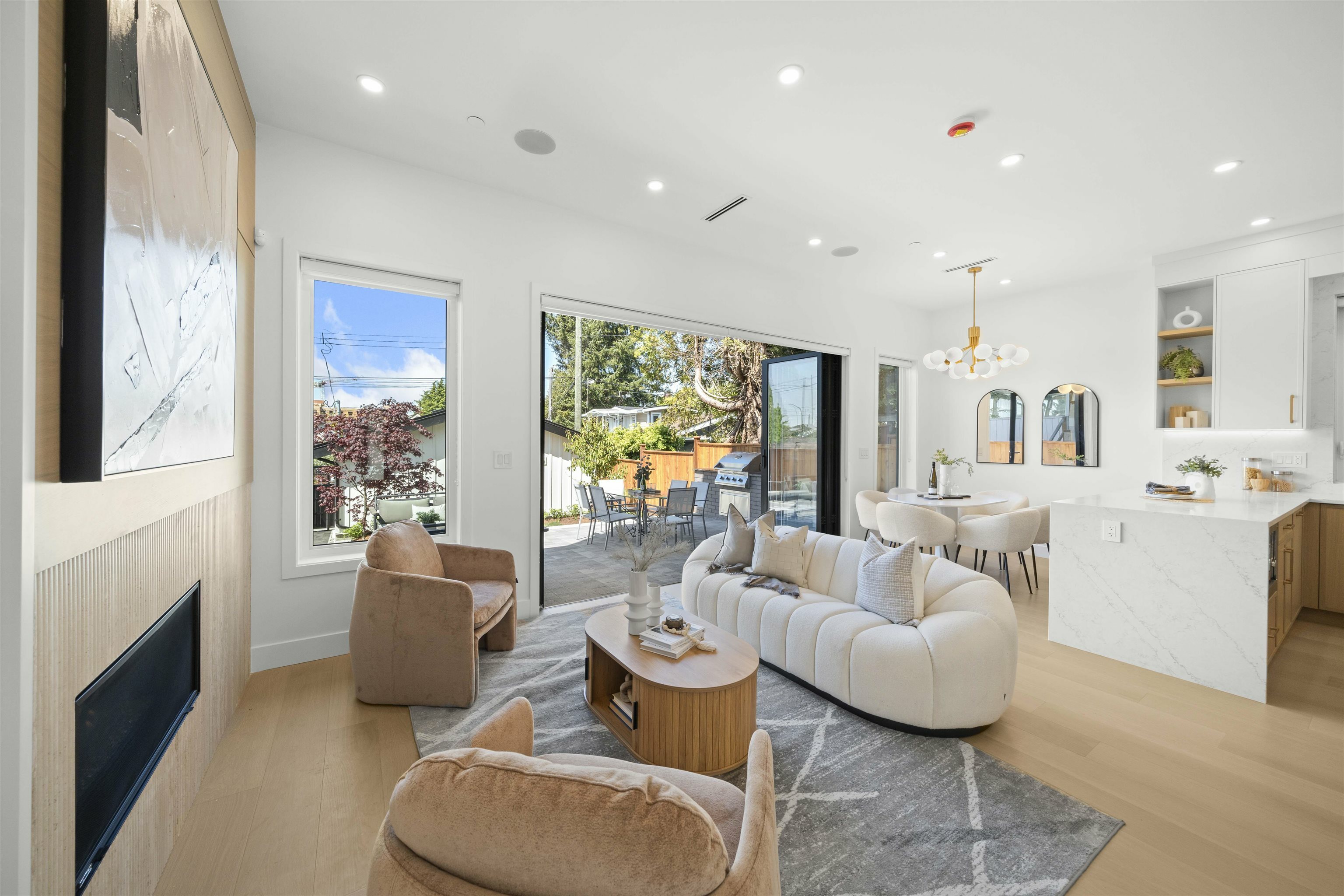 Property Photo: 6461 E Prince Edward Street 2 BC V3W 0Y3
