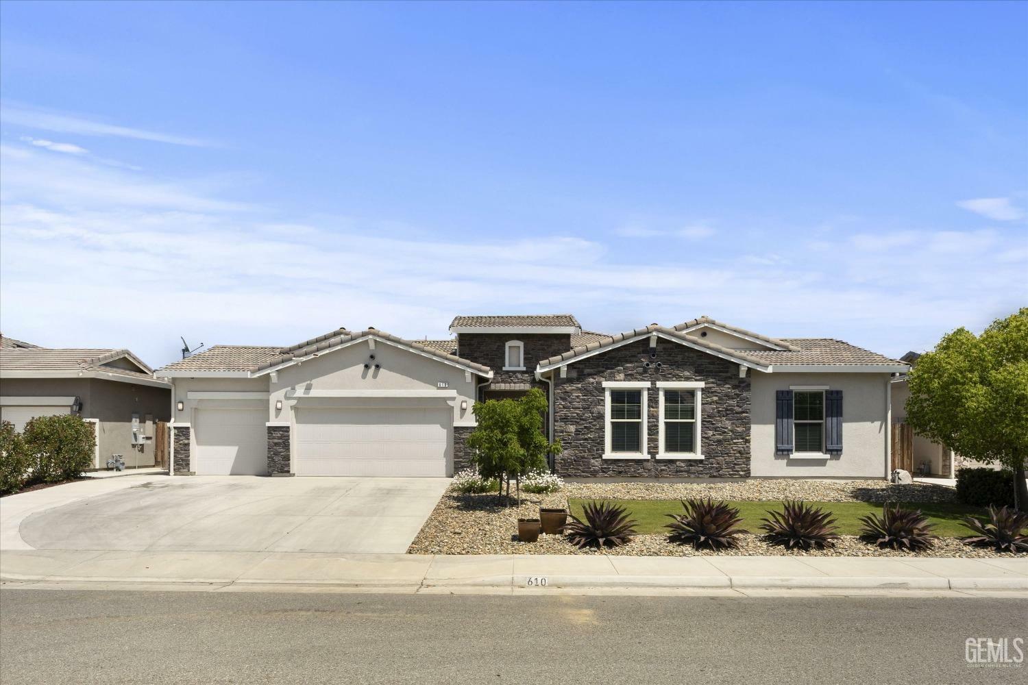 Property Photo:  610 Jacob Creek Drive  CA 93314 