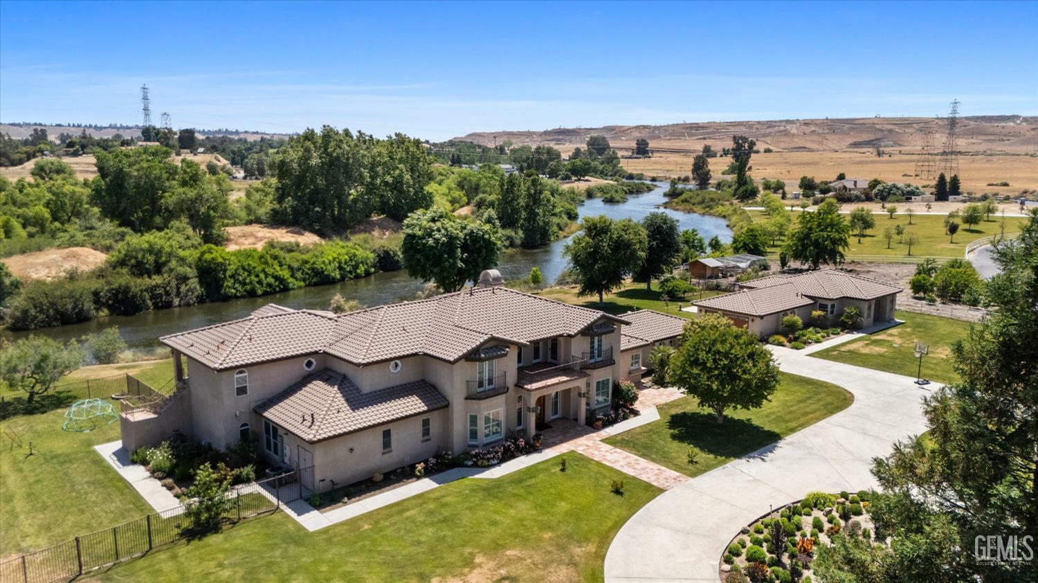 Property Photo: 6301 Uplands Of The Kern Drive CA 93308