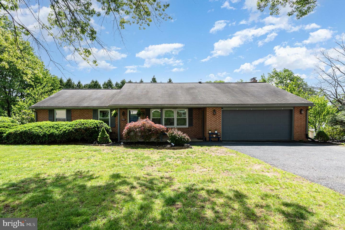 1025 Crystal Creek Drive  Mechanicsburg PA 17050 photo