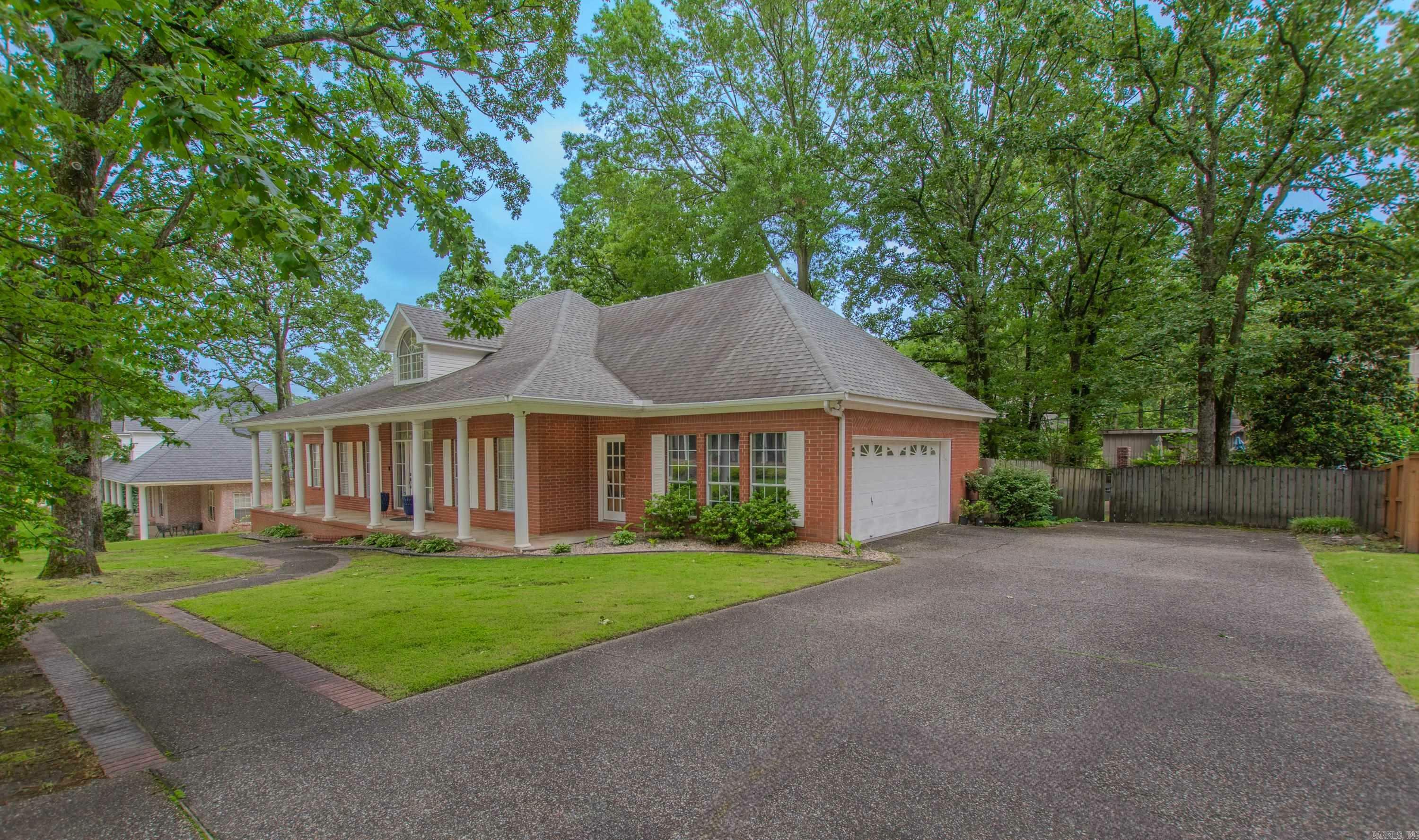 Property Photo: 10 Silverwood Court AR 72116
