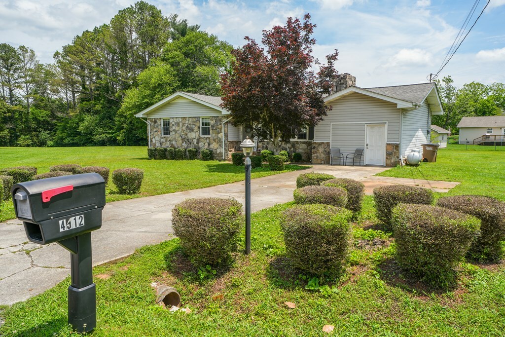 Property Photo:  4512 Rolling Way Drive  GA 30710 