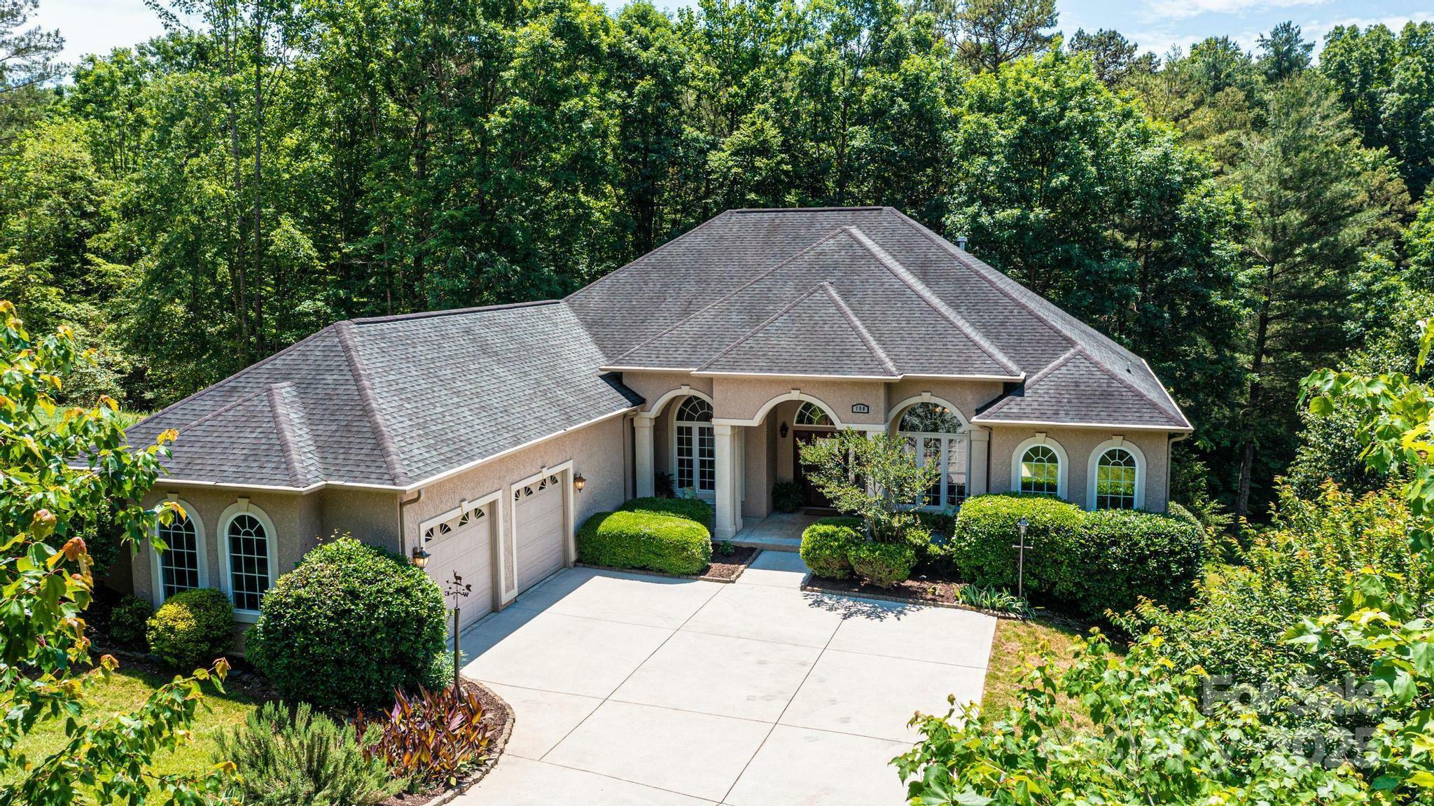 Property Photo: 150 Edgewater Court NC 28630