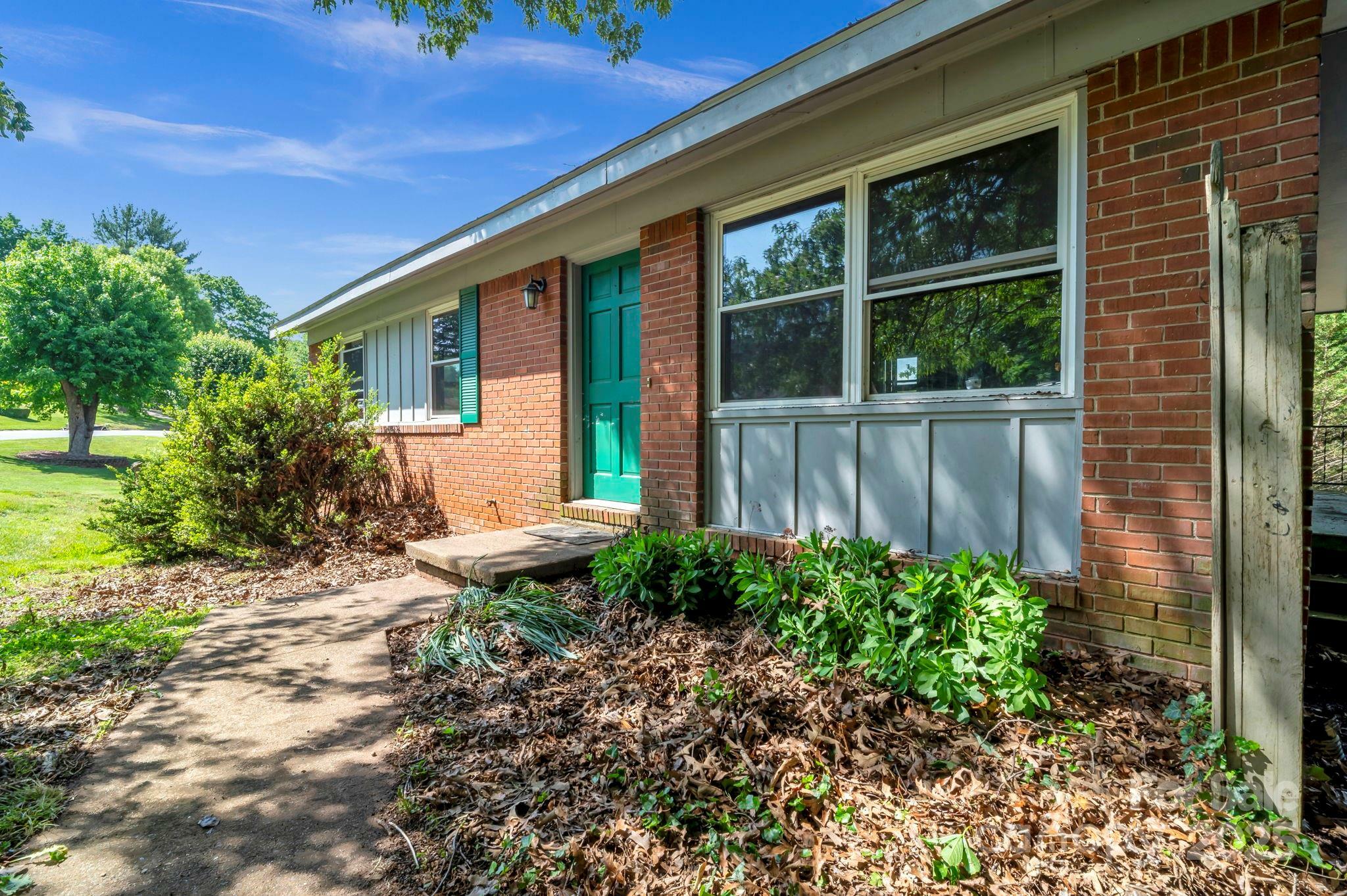 40 Evelake Drive N  Asheville NC 28806 photo