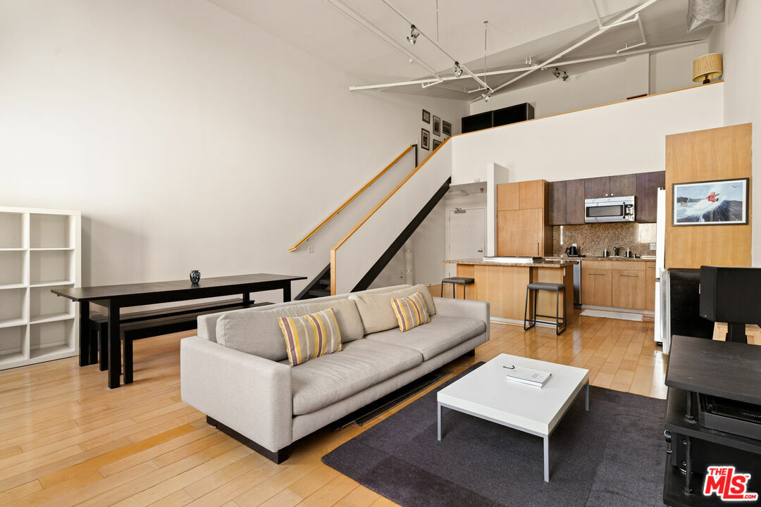 Property Photo: 120 S Hewitt St CA 90012