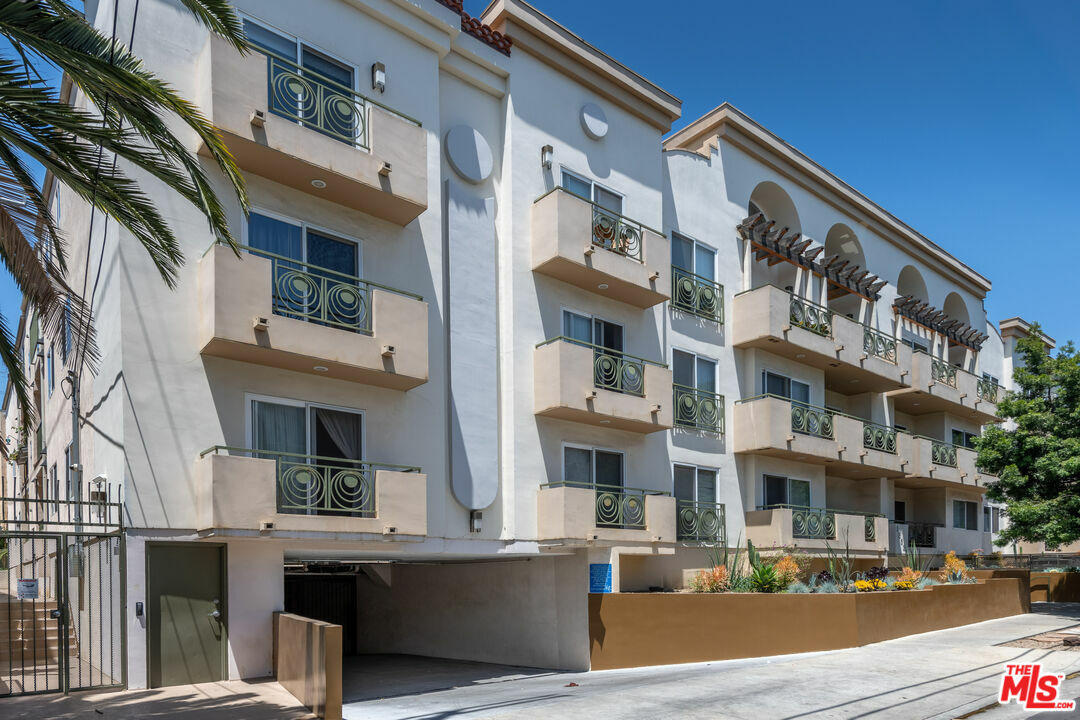 1353 N Fuller Ave  Los Angeles CA 90046 photo