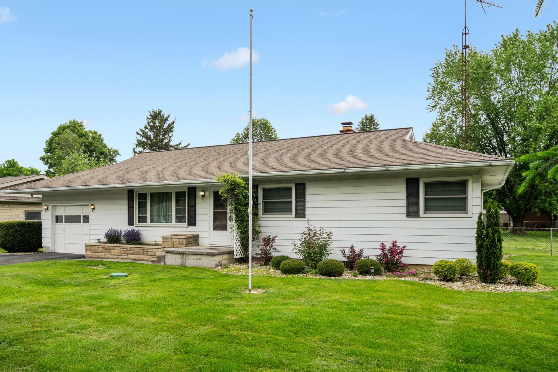 Property Photo: 878 Woodlawn Drive OH 43302