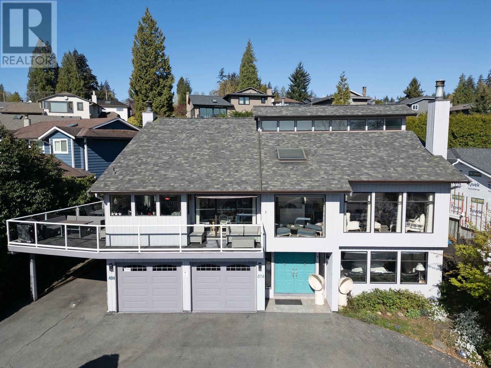 Photo de la propriété:  4114 Russell Court  BC V7G 2C5 