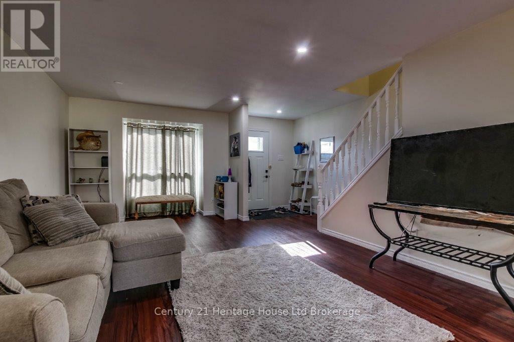 Photo de la propriété: 247 Lansdowne Avenue 2 ON N4T 1N6