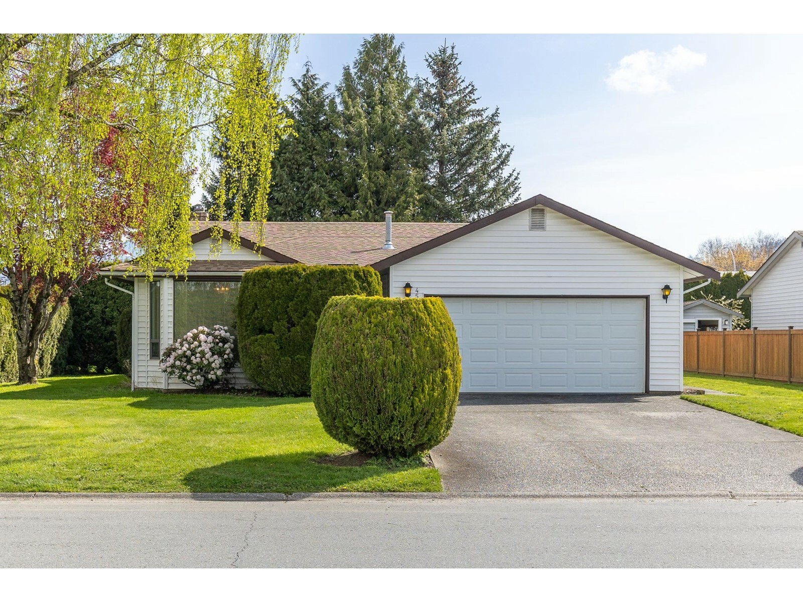Property Photo: 45061 Mountview Way BC V2R 2P7