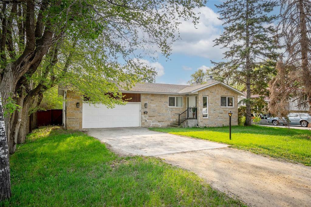 Property Photo: 134 Robindale Road MB R3R 1G7