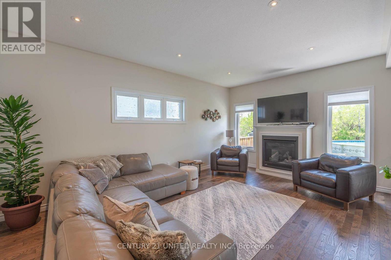 Photo de la propriété: 451 Raymond Street ON K9H 7P3