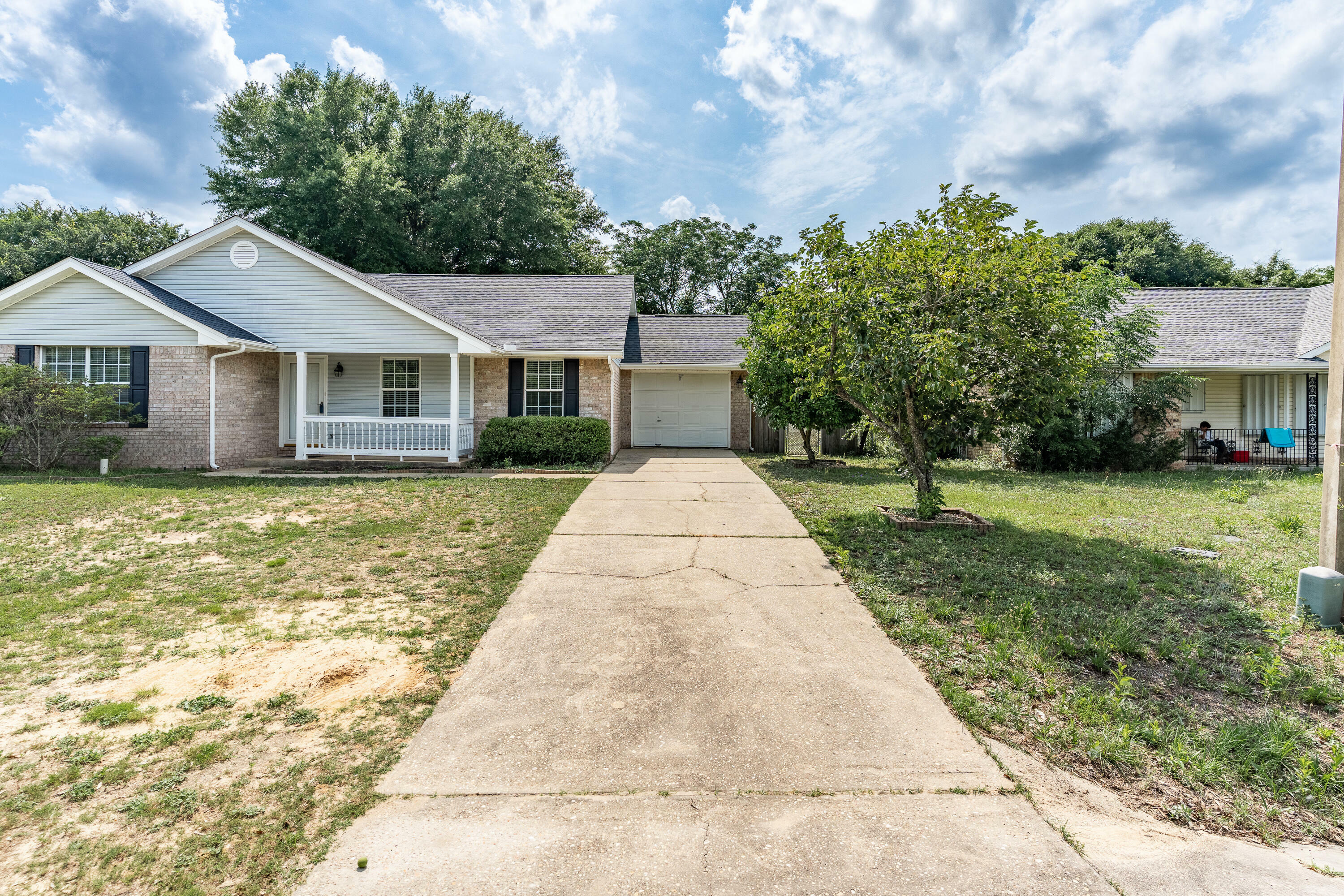 Property Photo: 105 Steeplechase Drive FL 32539