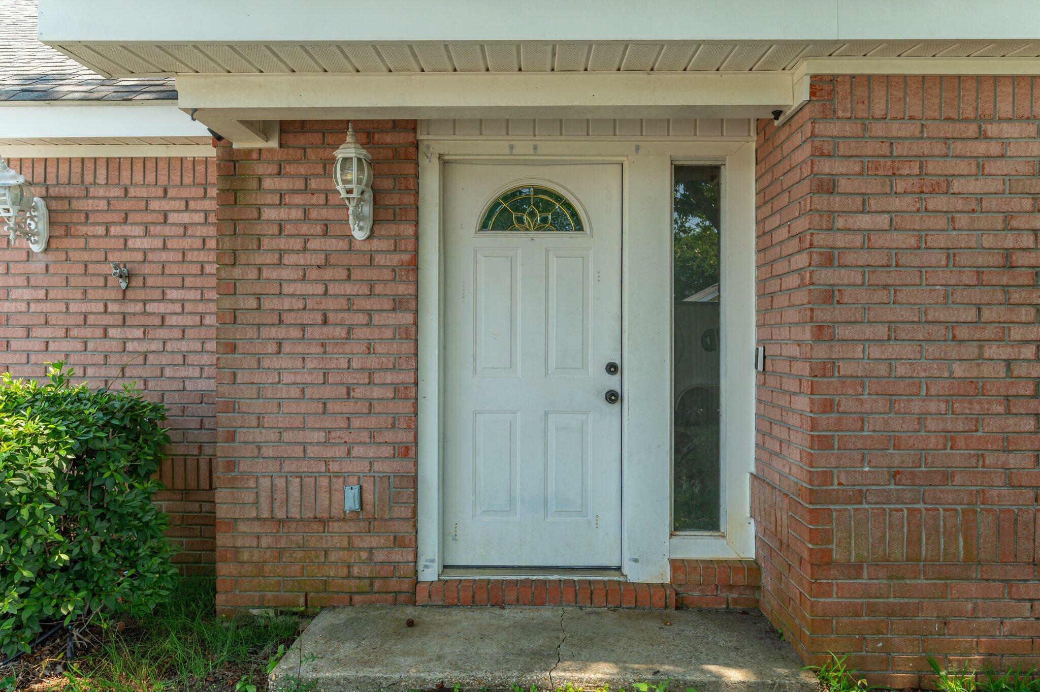 Property Photo: 425 Bristol Cove Road FL 32569