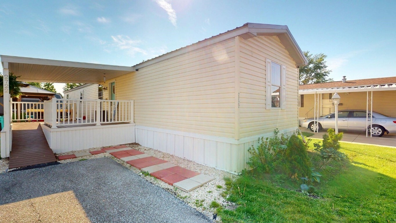 Property Photo: 2722 Greenacre Drive PA 16506