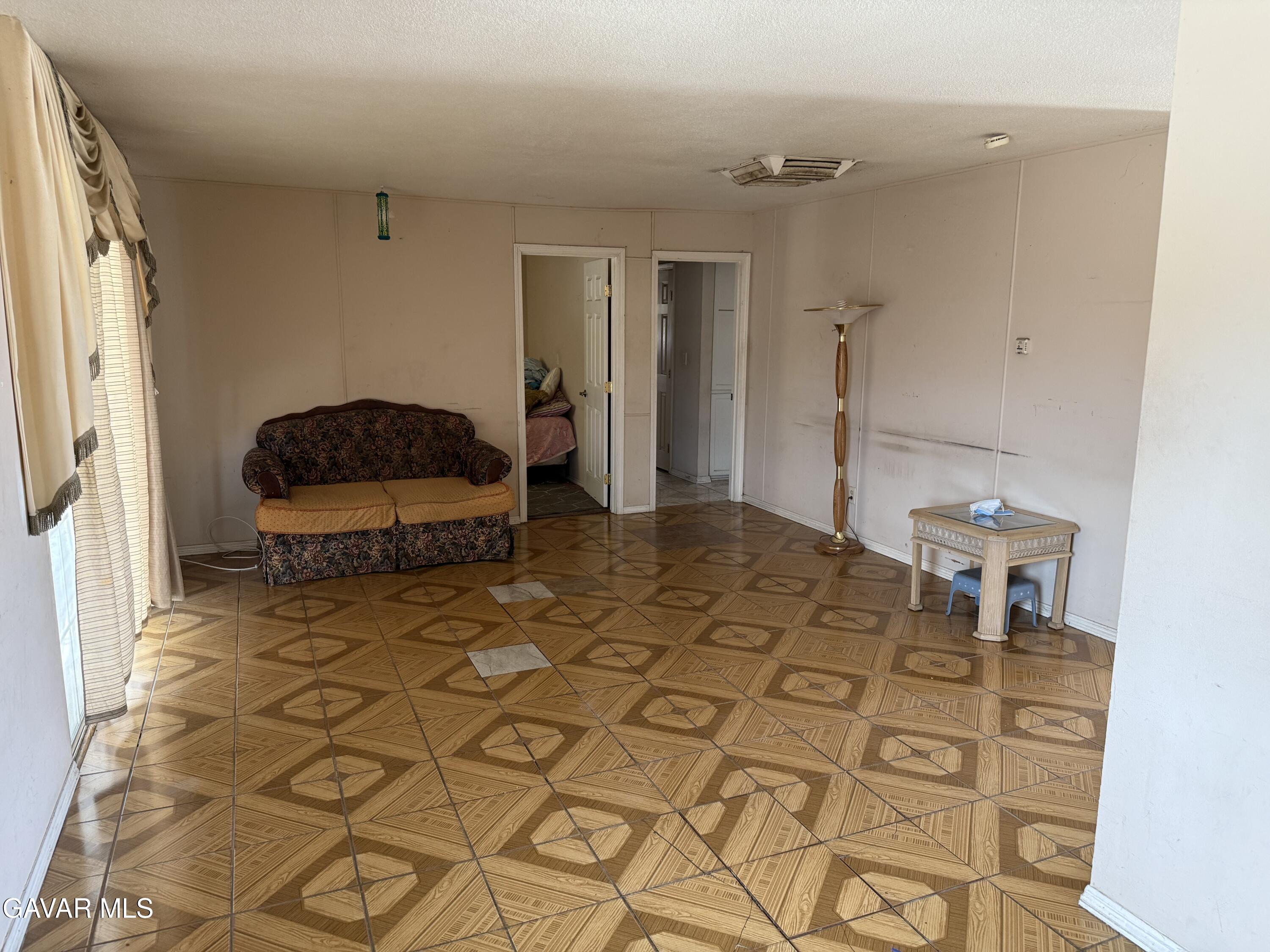 Property Photo: 438 E Avenue R5 CA 93550