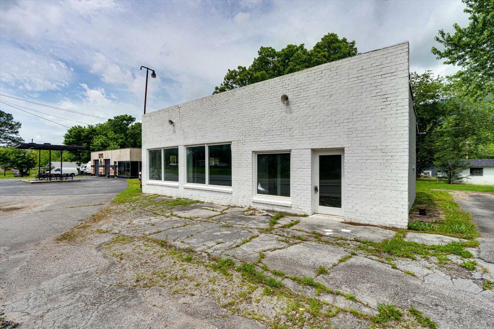 Property Photo: 125 W Indiana Avenue TN 37397