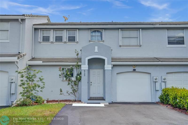 Property Photo: 4730 Grapevine Way 4730 FL 33331
