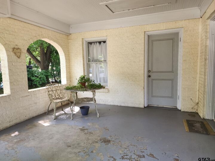 Property Photo: 645 W Kilpatrick TX 75773