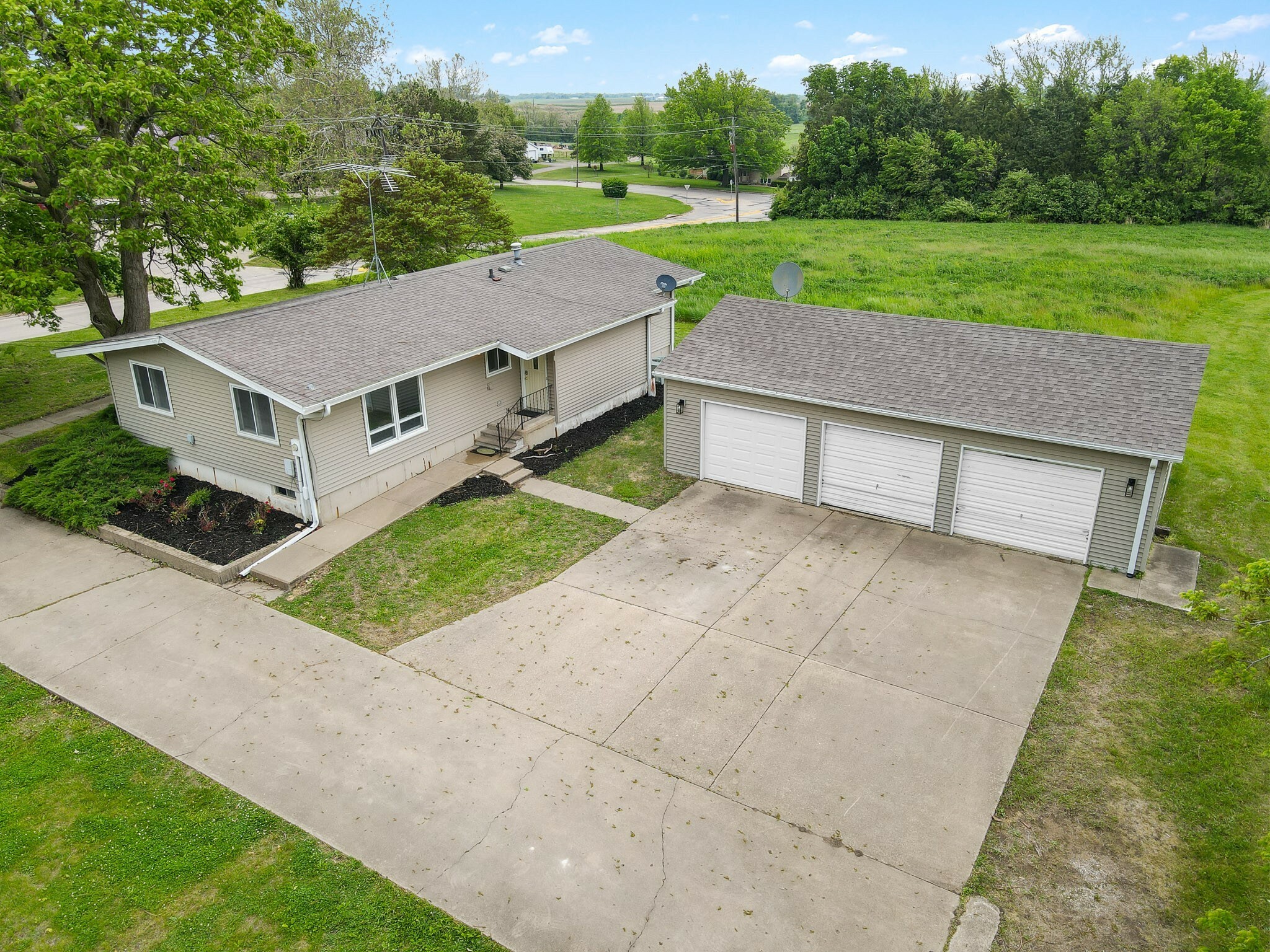 Property Photo:  517 N 7th Street  IA 50138 