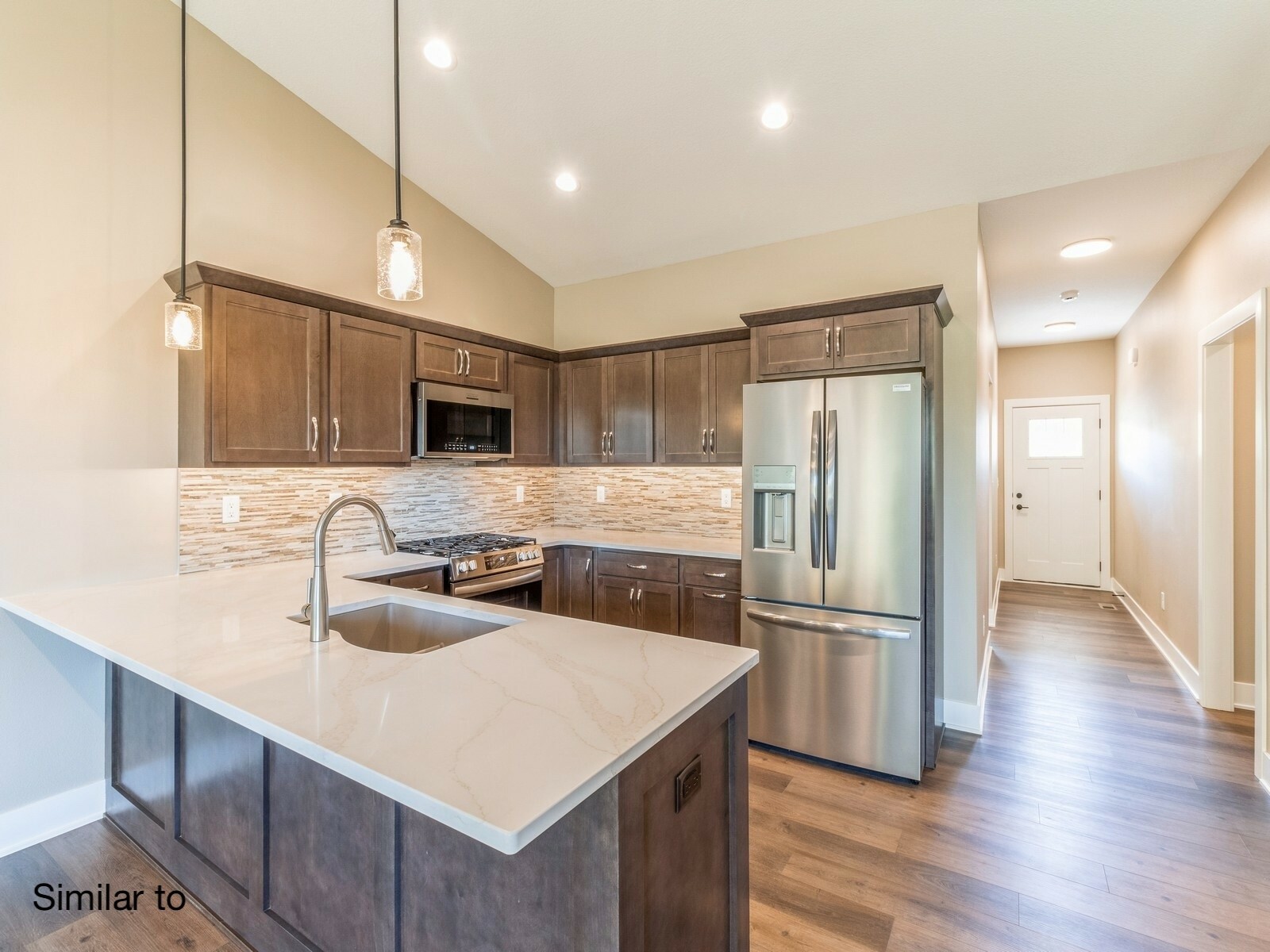 Property Photo:  804 Academy Circle  IA 50201 