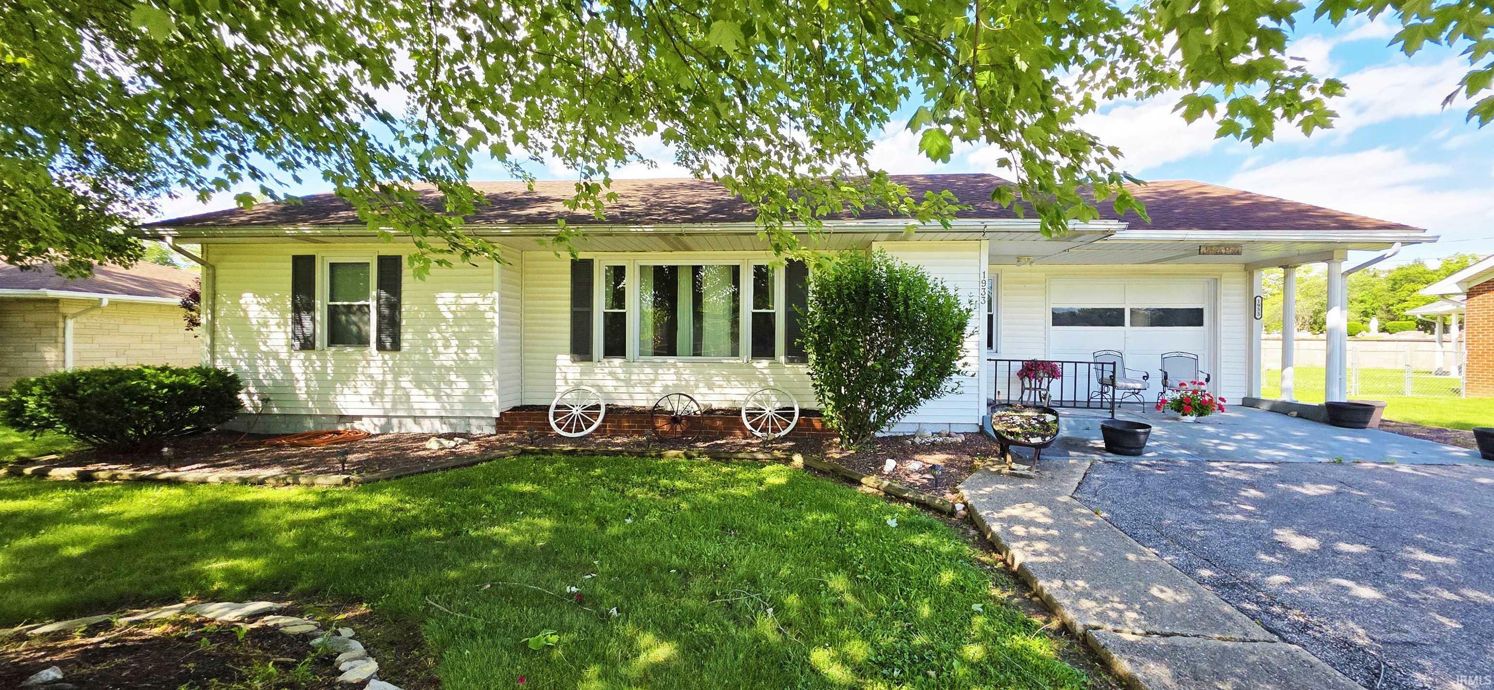 1933 College Drive  Mount Carmel IL 62863 photo