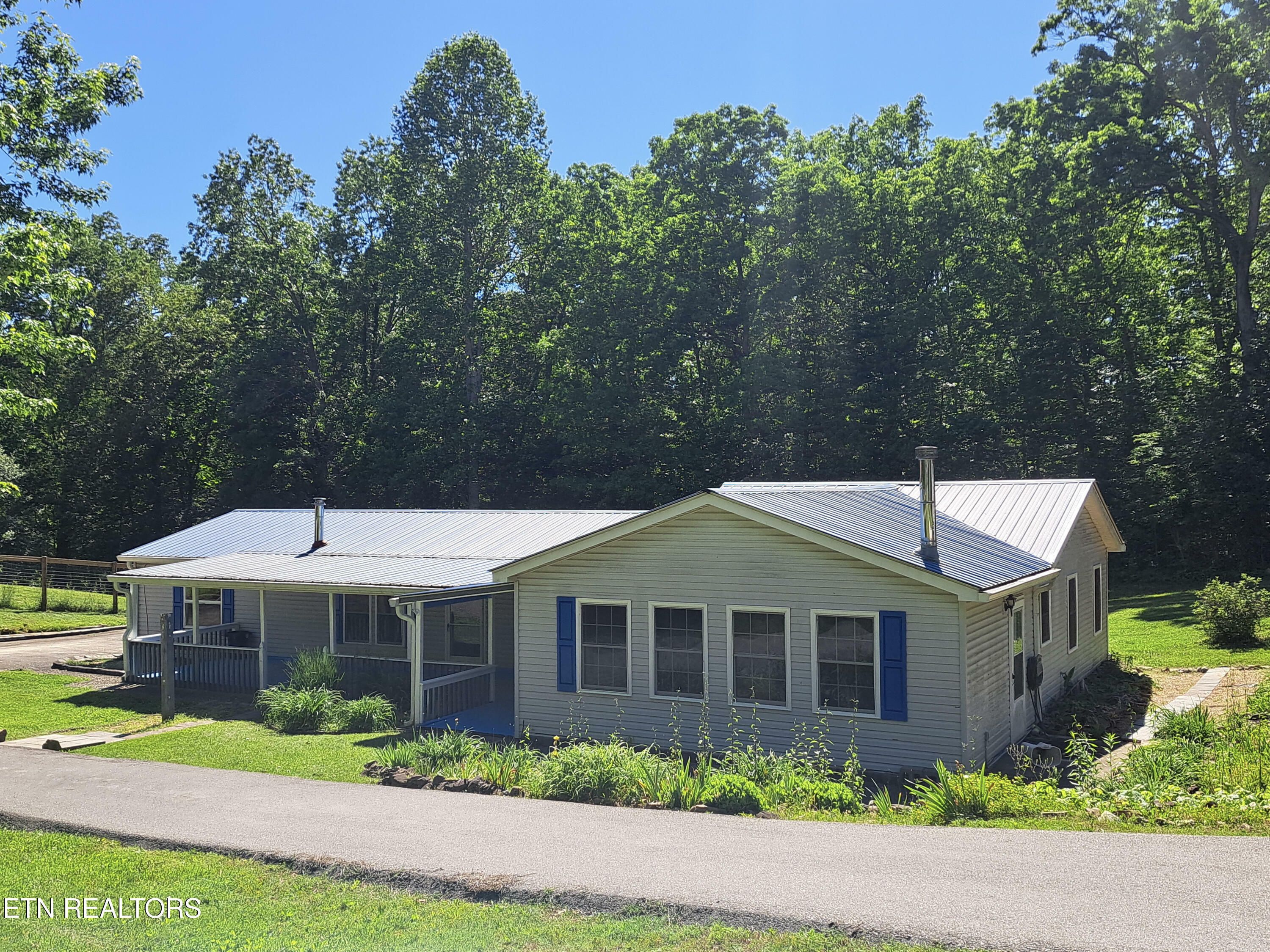 Property Photo: 221 W Catoosa Canyon Drive TN 38571