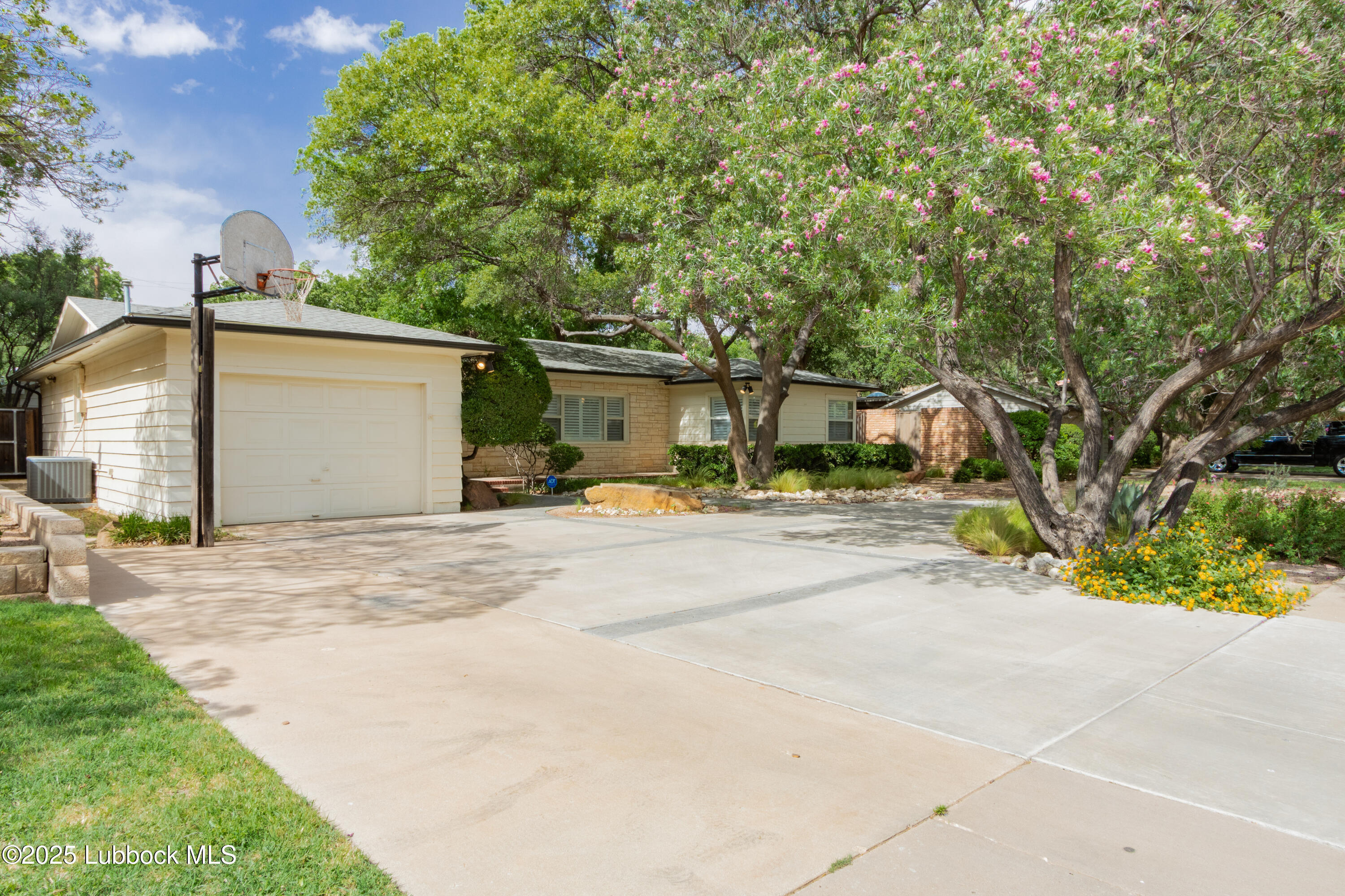 Property Photo:  3014 25th Street  TX 79410 