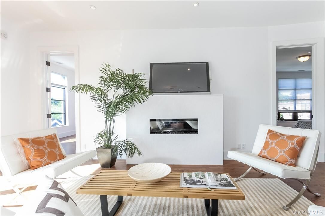 Property Photo: 108 Mamaroneck Avenue 202 NY 10543