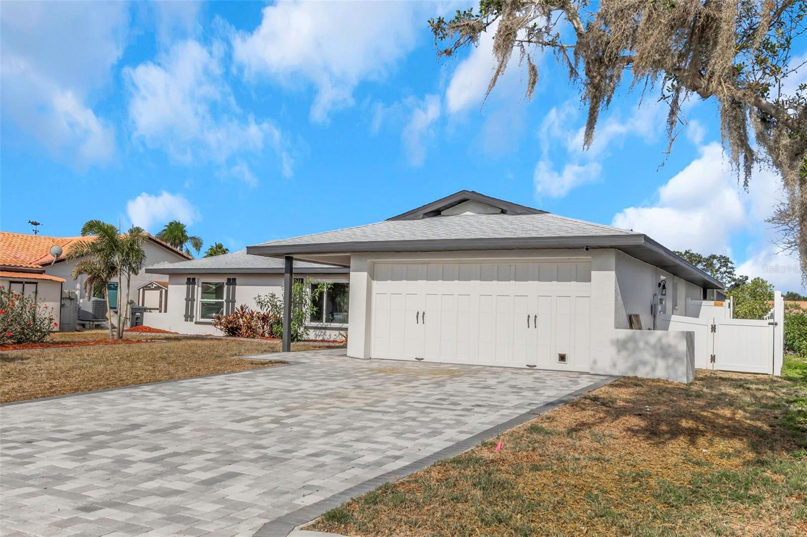 Property Photo: 6508 Senegal Palm Way FL 33572