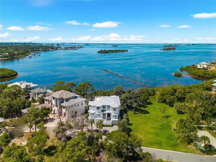 Property Photo: 885 Seaview Circle 20 FL 34681