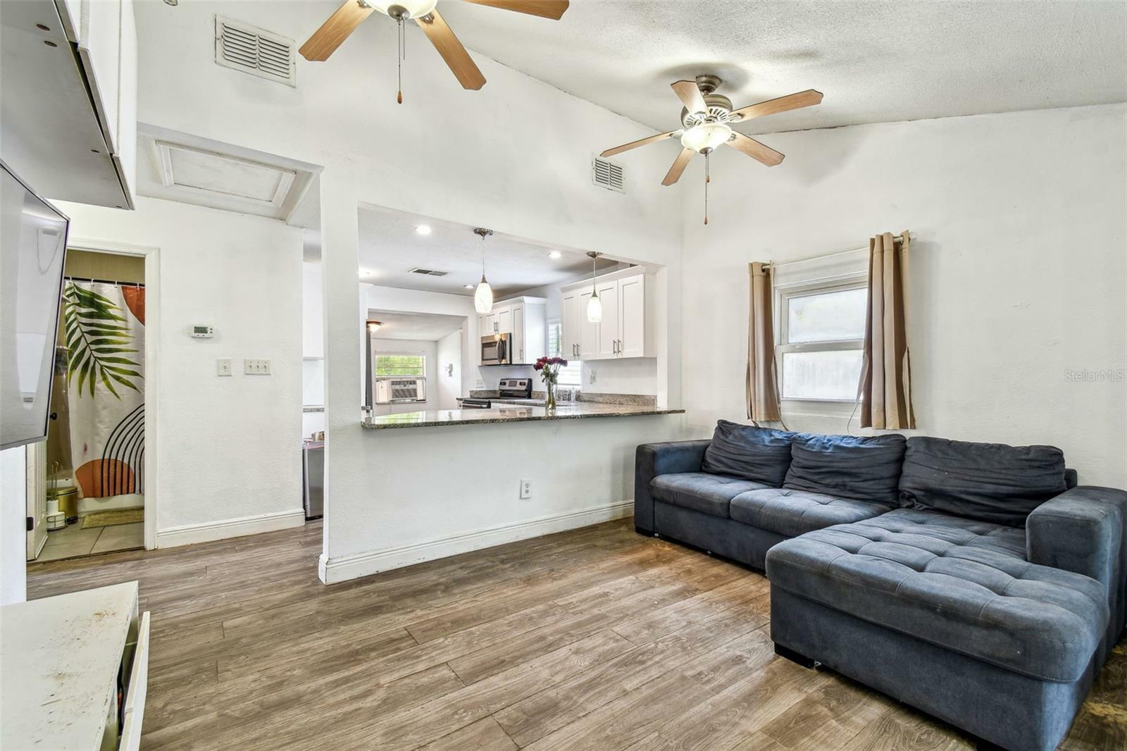 Property Photo: 1420 W Rambla Street FL 33612