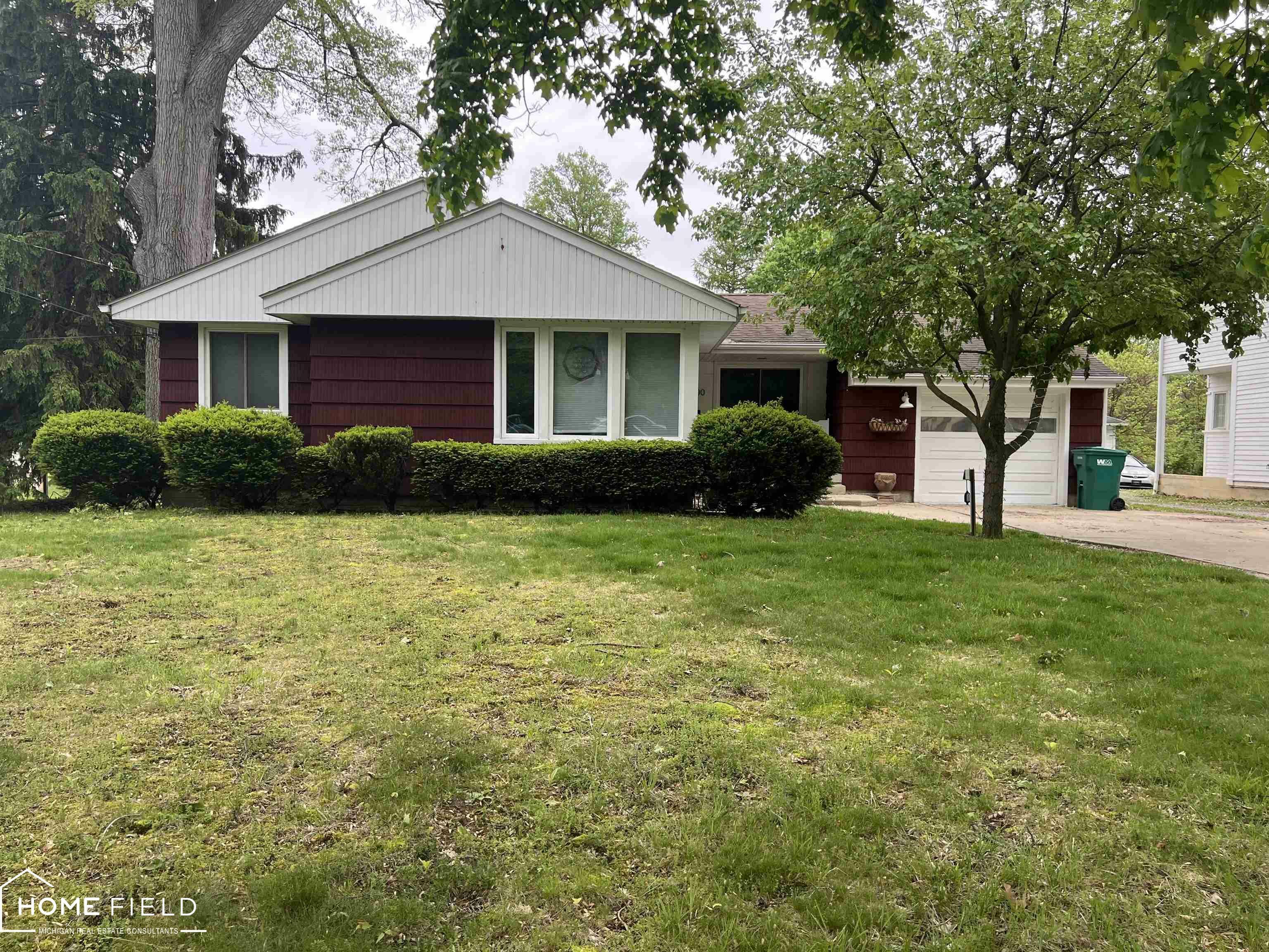 Property Photo: 1300 N Washington Street MI 48867