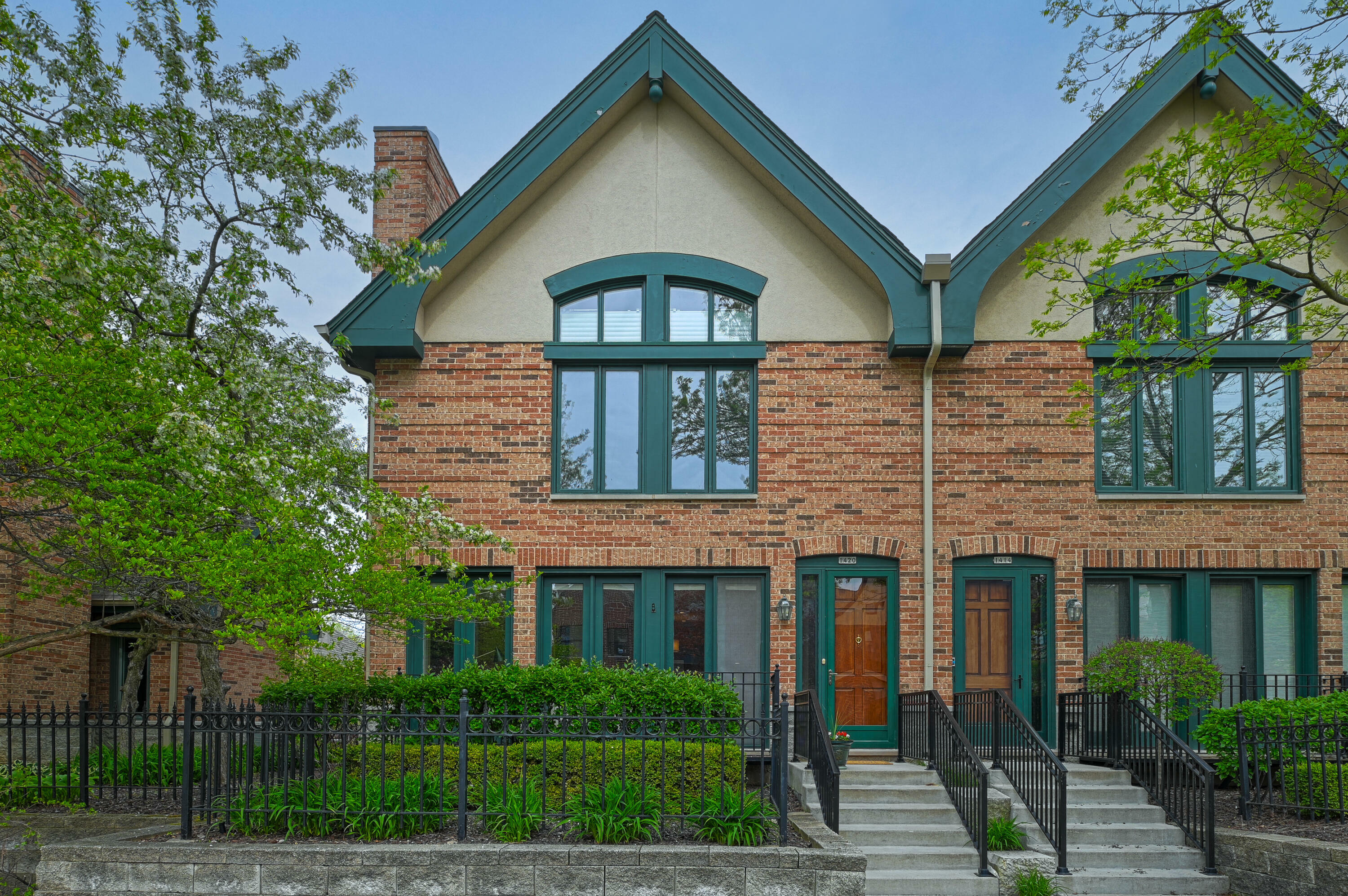 Property Photo: 1420 N Astor St WI 53202